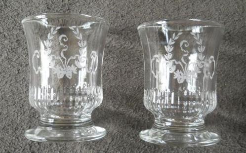 2 verres anciens gravés d'un caducée, Antiek en Kunst, Antiek | Glaswerk en Kristal, Ophalen