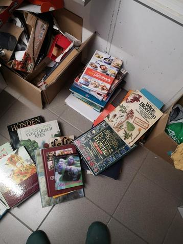Gratis af te halen, boeken allerlei beschikbaar voor biedingen