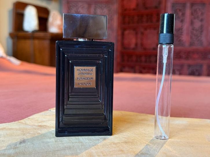 Lalique - Hommage à l'Homme Voyageur sample/decant, Handtassen en Accessoires, Uiterlijk | Parfum, Zo goed als nieuw, Ophalen of Verzenden