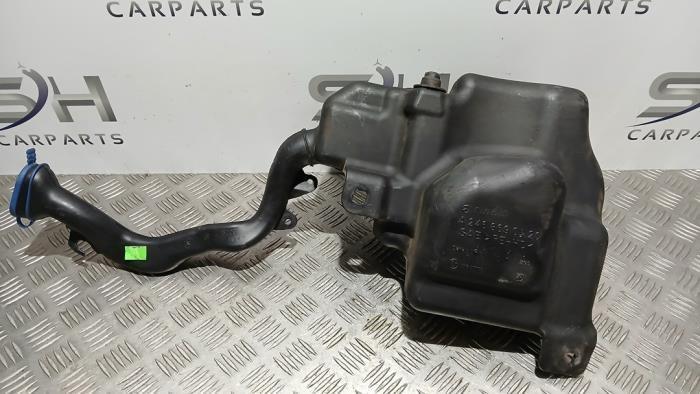 Réservoir lave-glace avant d'un Mercedes CLA, Autos : Pièces & Accessoires, Vitres & Accessoires, Mercedes-Benz, Utilisé, 3 mois de garantie