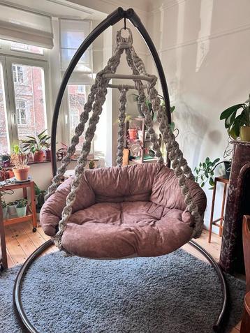 Magnifique fauteuil suspendu disponible aux enchères