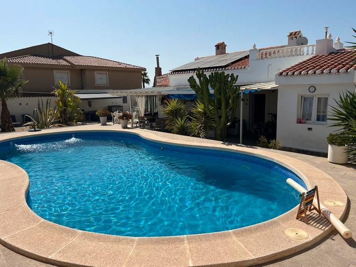 Villa te huur 4 sl 3 bad 1 keuken en buitenkeuken priv zwemb, Tickets & Billets, Réductions & Chèques cadeaux, Trois personnes ou plus