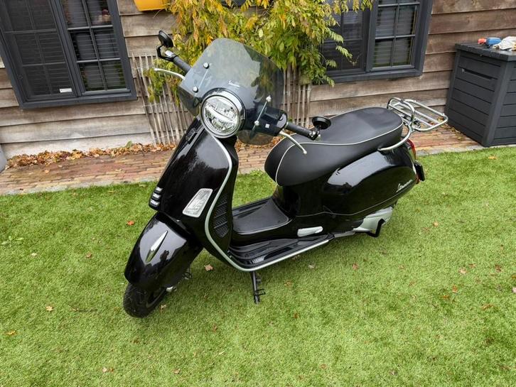 VESPA 300 GTS HPE, Motoren, Motoren | Piaggio, Particulier, Sport, 12 t/m 35 kW, 1 cilinder, ABS, Sportuitlaat, Ophalen