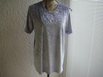 T-shirt genre velours mauve. Taille 42/44 beschikbaar voor biedingen