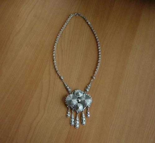 Etnische zilverkleurige ketting met cirkels spiralen druppel, Handtassen en Accessoires, Kettingen, Ophalen of Verzenden