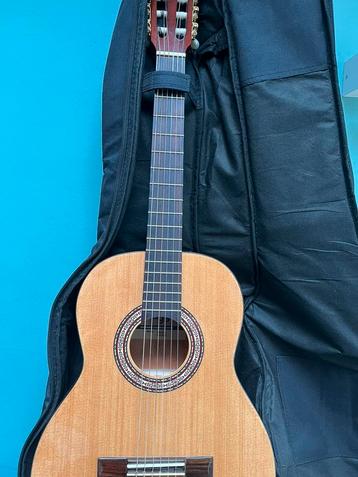 Guitare débutant 3/4 disponible aux enchères