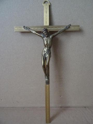 Antiek kruis kruisbeeld koperen kruis met Corpus Christi, Antiek en Kunst, Antiek | Religieuze voorwerpen, Ophalen of Verzenden