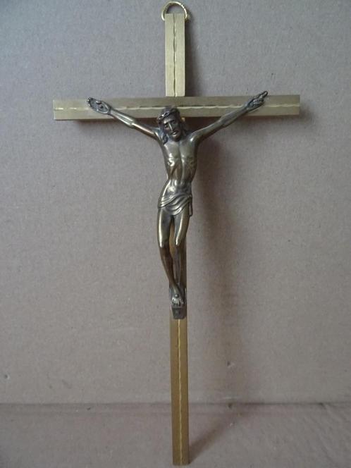 Antiek kruis kruisbeeld koperen kruis met Corpus Christi, Antiek en Kunst, Antiek | Religieuze voorwerpen, Ophalen of Verzenden