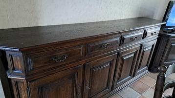 Tafel, ladekast en tv-meubel beschikbaar voor biedingen