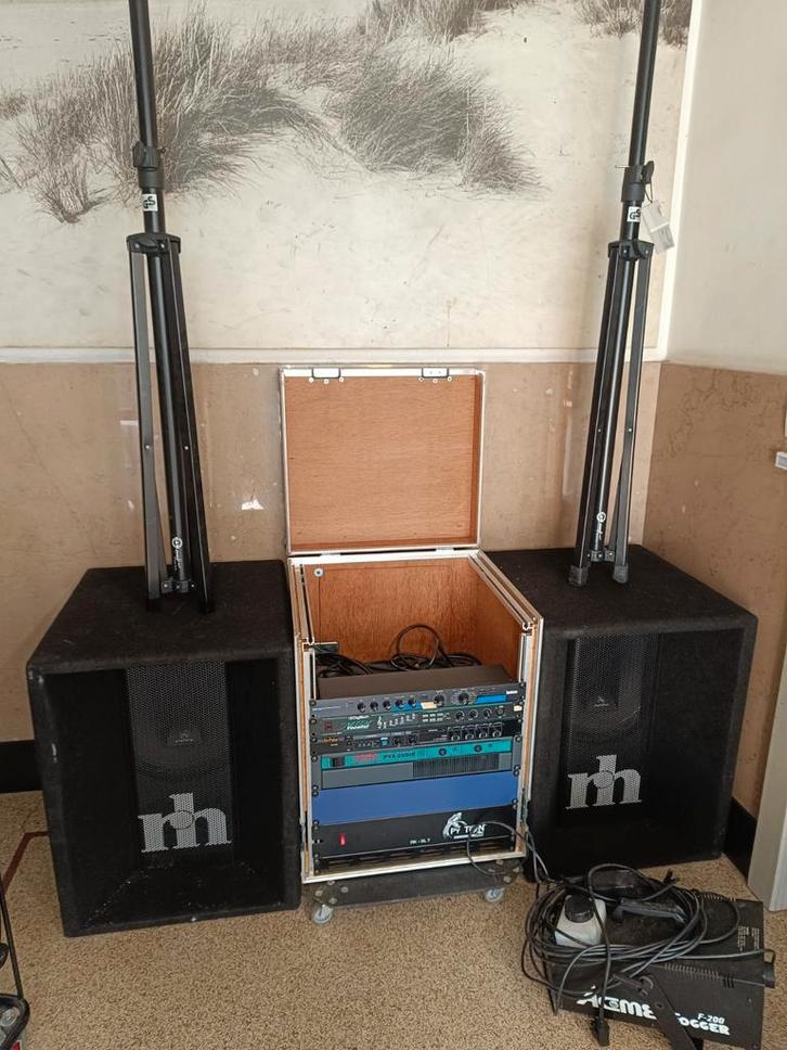 Lot 2 HP prof 2x 250w ,box ampli &éléments pieds micro , dif, Muziek en Instrumenten, Versterkers | Keyboard, Monitor en PA, Zo goed als nieuw