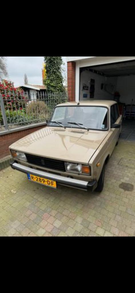 Te koop een Lada 2105 uit 1987 met 41000km op klok izgs, Autos, Oldtimers & Ancêtres, Particulier, Radio, Lada, Essence, Berline