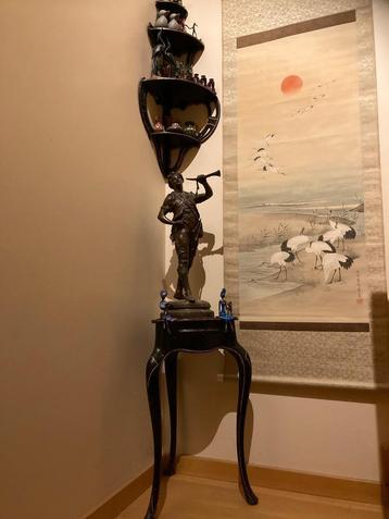 Antiek tafeltje en rekje  beschikbaar voor biedingen