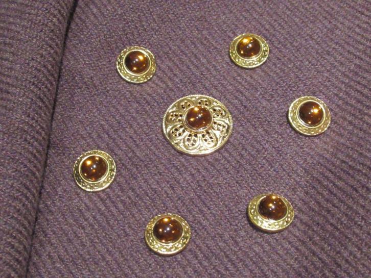 Set van metalen knopen met amberkleurige stenen, Hobby en Vrije tijd, Naaien en Fournituren, Nieuw, Knoop of Knopen, Verzenden