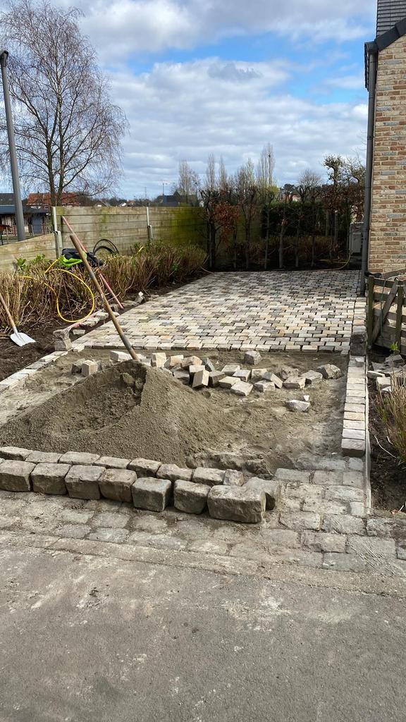 Oprit/terras. Uitgraven, Tuin en Terras, Tegels en Klinkers, Klinkers, Natuursteen, Ophalen of Verzenden