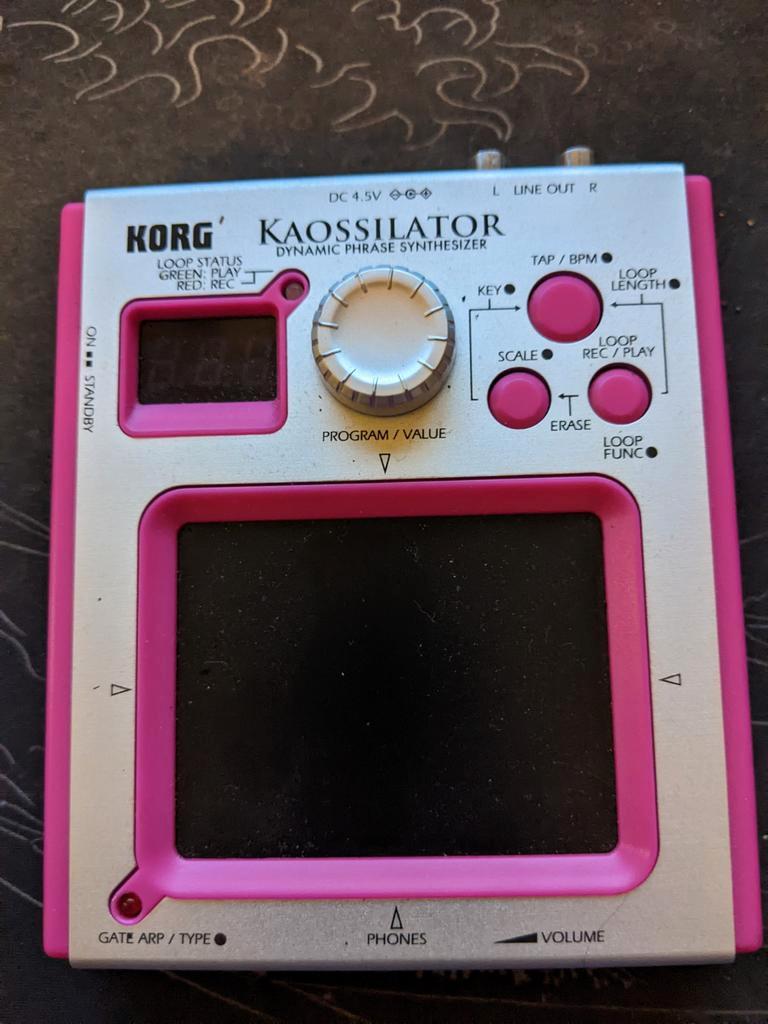 ② Pink Korg Kaossilator met Originele Verpakking — Synthesizers