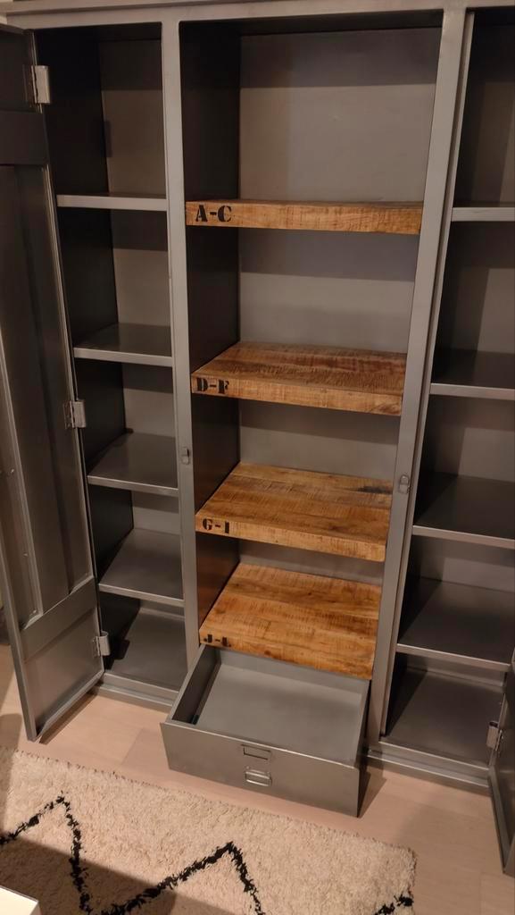 Kast 1e Verdiep 100 EURO, Huis en Inrichting, Kasten | Boekenkasten, Zo goed als nieuw, 150 tot 200 cm, 200 cm of meer, Met deur(en)