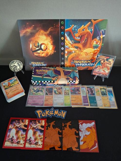 Charizard setje met verzamelmap, Hobby en Vrije tijd, Verzamelkaartspellen | Pokémon, Zo goed als nieuw, Ophalen of Verzenden
