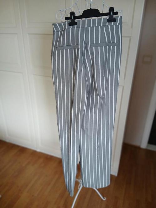 34/36 kreukt amper, als nieuw!, Kleding | Dames, Broeken en Pantalons, Zo goed als nieuw, Maat 34 (XS) of kleiner, Overige kleuren