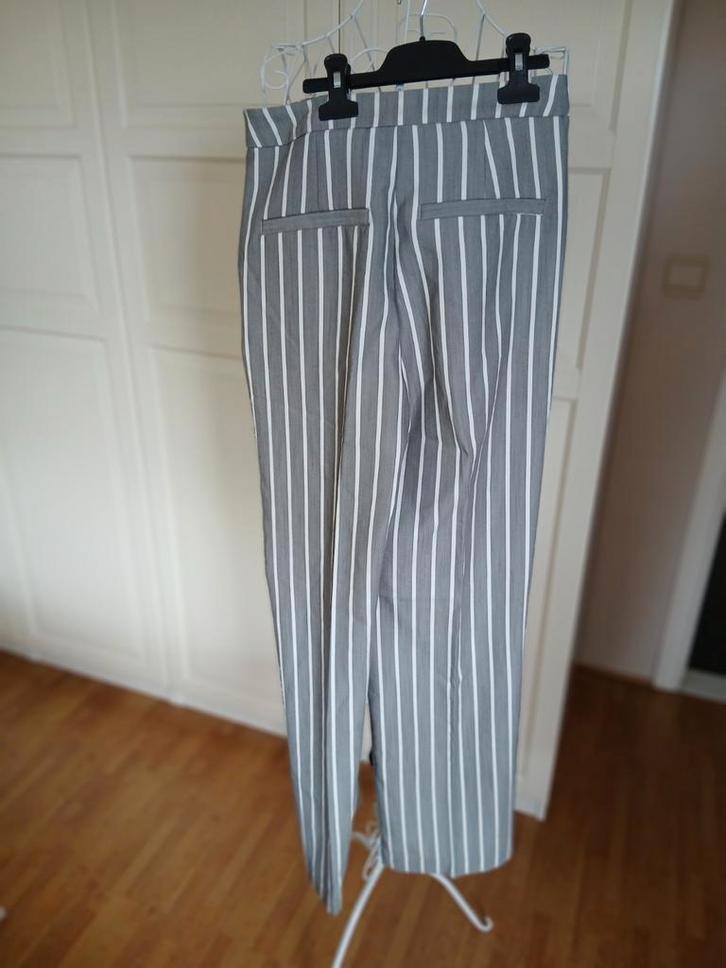 34/36 kreukt amper, als nieuw!, Kleding | Dames, Broeken en Pantalons, Zo goed als nieuw, Maat 34 (XS) of kleiner, Overige kleuren