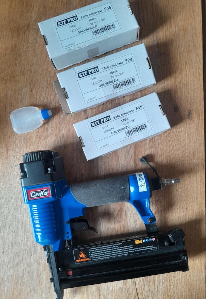 AGRAFEUSE CLOUEUSE PNEUMATIQUE, Bricolage & Construction, Outillage | Outillage à main, Comme neuf, Enlèvement ou Envoi