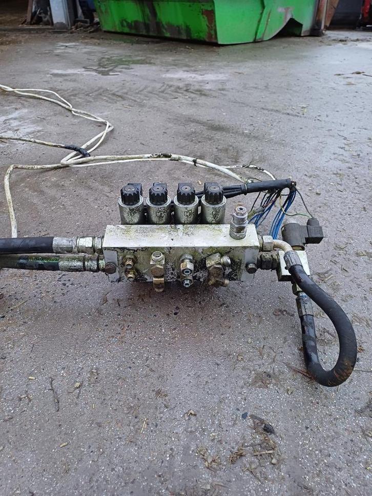 hydroliek pomp met electriche ventielblok, Zakelijke goederen, Landbouw | Werktuigen, Ophalen