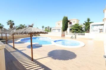 Ruim huis met 4 slaapkamers te koop in Orihuela Costa beschikbaar voor biedingen