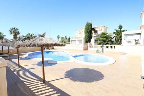 Ruim huis met 4 slaapkamers te koop in Orihuela Costa, Immo, Buitenland, Spanje, Woonhuis, Dorp