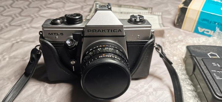 Praktica MLT5 + flash Praktica 321A (Pentacon), Audio, Tv en Foto, Fotocamera's Analoog, Zo goed als nieuw, Ophalen of Verzenden