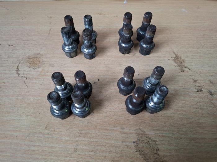 Wielbouten set van een Volkswagen UP, Auto-onderdelen, Remmen en Aandrijving, Volkswagen, Gebruikt, 3 maanden garantie, Ophalen of Verzenden