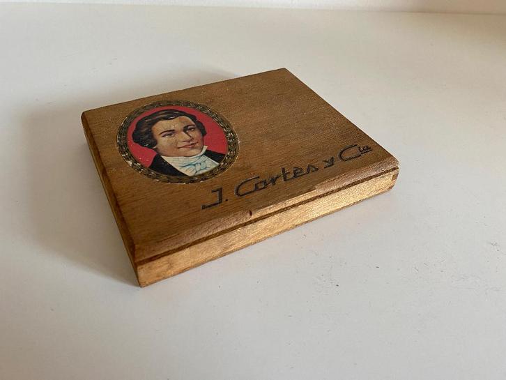 Boîte à cigares J. Cortes Milord en bois, Verzamelen, Rookartikelen, Aanstekers en Luciferdoosjes, Gebruikt, Tabaksdoos of Verpakking