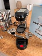 SMEG cafetière ECF02 BLACK + garantie 03/2027 + 9x café Illy, Elektronische apparatuur, Koffiezetapparaten, Ophalen, Koffiemachine