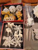 Kerstboom en witte en gouden kerstversiering, Diversen, Kerst, Ophalen