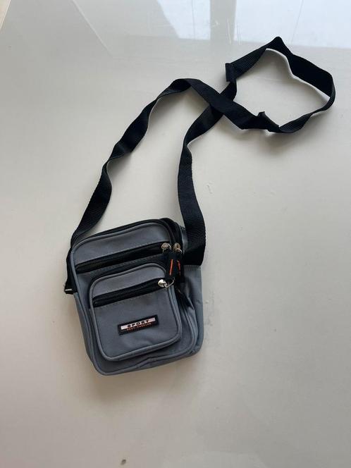 Schoudertas sport Best Fashion Manbag, Handtassen en Accessoires, Tassen | Schoudertassen, Gebruikt, Ophalen of Verzenden