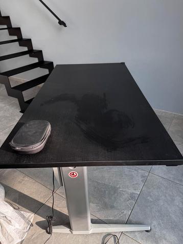 Elektrisch verstelbare bureau 180x80 beschikbaar voor biedingen