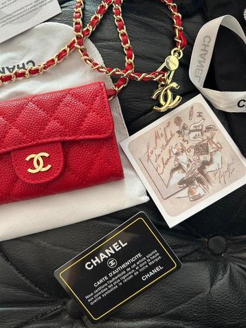 Schouderhandtas Chanel met broche alles bij ! beschikbaar voor biedingen