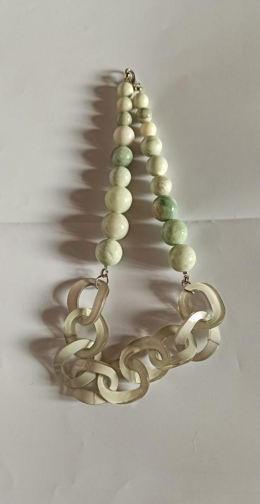 design ketting - krullen & parels, Handtassen en Accessoires, Kettingen, Zo goed als nieuw, Kunststof, Ophalen of Verzenden