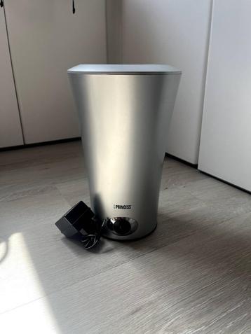 Elektronische wijnkoeler beschikbaar voor biedingen