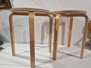 2 Ikea frosta krukjes ,  stapelbaar kruk  beschikbaar voor biedingen