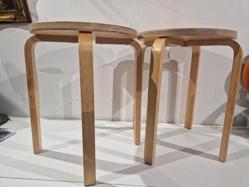 2 Ikea frosta krukjes ,  stapelbaar kruk, Antiek en Kunst, Antiek | Meubels | Stoelen en Sofa's, Ophalen of Verzenden