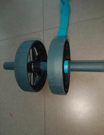 Fitness wiel met plank van Decathlon  beschikbaar voor biedingen