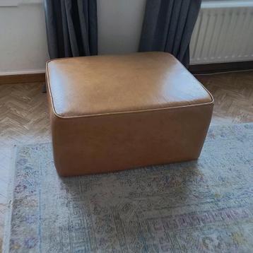XL lederen poef beschikbaar voor biedingen