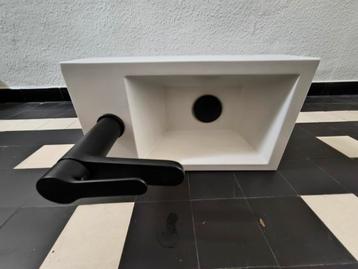 Handwasser beschikbaar voor biedingen