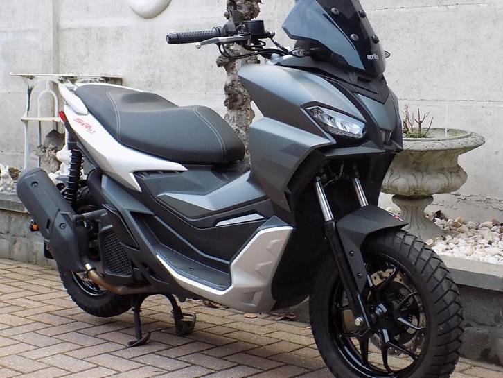 Aprilia scooter 125cc SR GT als nieuw 2540km!!, Motoren, Motoren | Aprilia, Bedrijf, Scooter, 11 kW of minder, 1 cilinder, LED Verlichting
