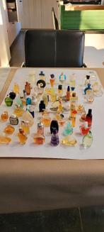 mooie  verzameling mini parfum flesjes (3iv282/22), Enlèvement ou Envoi