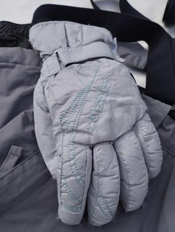 salopette et gants de ski junior