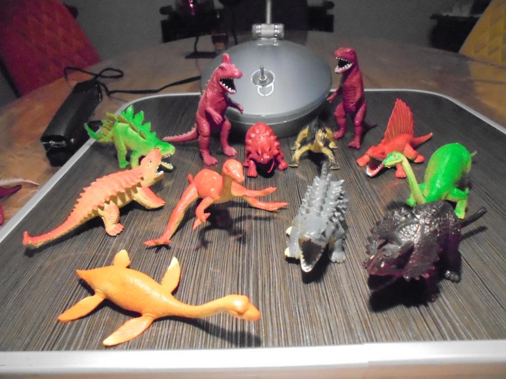 12 DINOSAURES, Enlèvement ou Envoi, Comme neuf