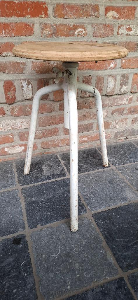 Vintage industriël metalen krukje/kruk, Antiek en Kunst, Curiosa en Brocante, Ophalen