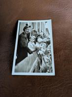 K.Astrid en kinderen, Verzamelen, Koningshuis en Royalty, Ophalen of Verzenden, Zo goed als nieuw, Kaart, Foto of Prent