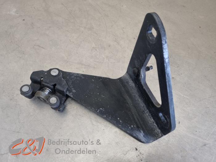 Roulette porte coulissante droite d'un Renault Trafic (TED06, Autos : Pièces & Accessoires, Carrosserie & Tôlerie, Renault, Utilisé