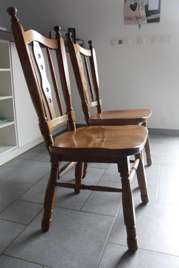 8 chaises en chêne massif beschikbaar voor biedingen